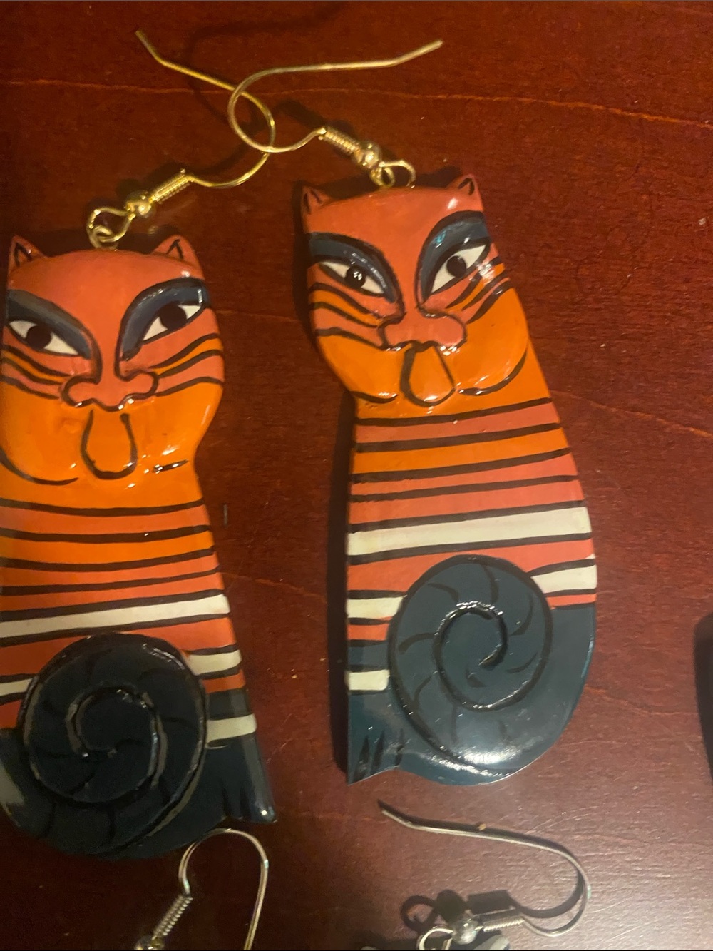 NWOT Hand-Painted Colorful Face & 2 Sets of Cat Earrings Set - Picture 2 of 4